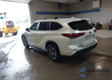 2023 Toyota Highlander Xle z USA, uszkodzony, nr VIN 5TDKDRBH2PS042150